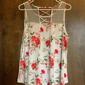 White Flower Tank Top🌹